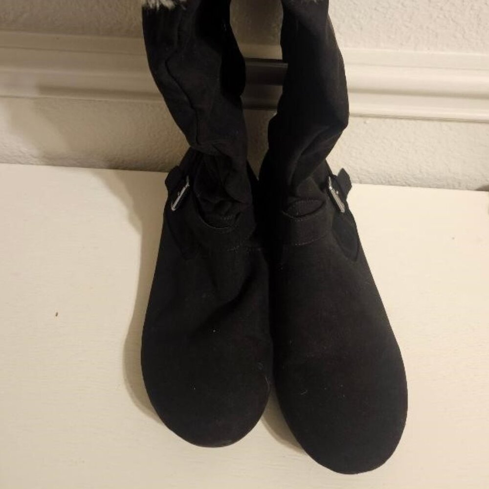 EUC Women's New Directions Black Suede Fur Trim Boot, Size 10M